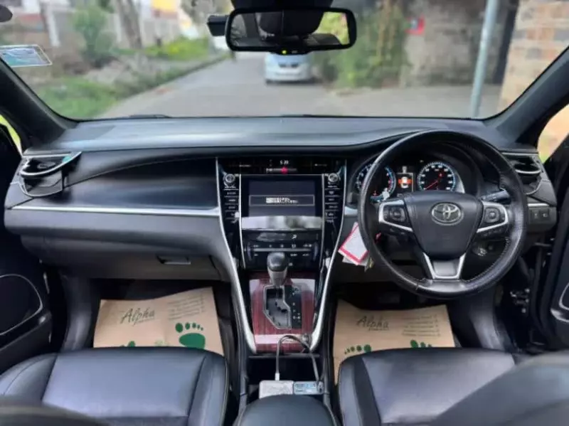 Toyota Harrier   - 2016