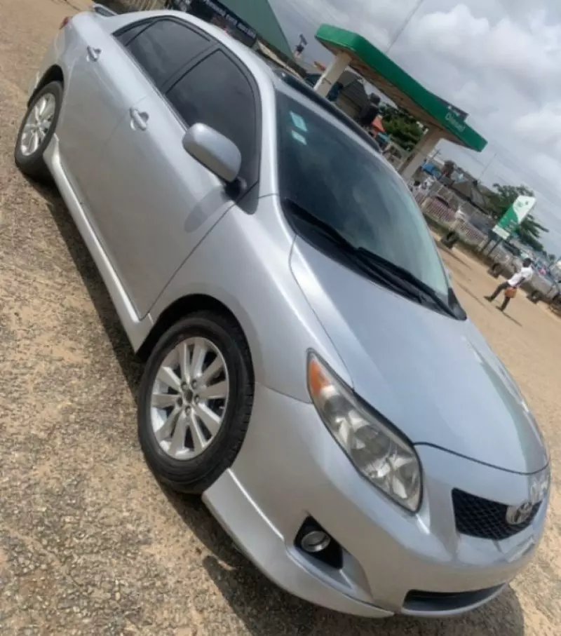 Toyota Corolla   - 2009