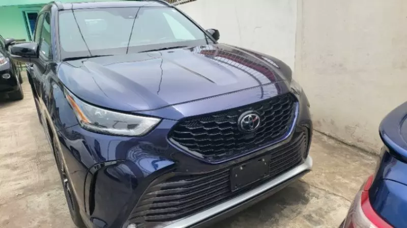 Toyota Highlander   - 2021