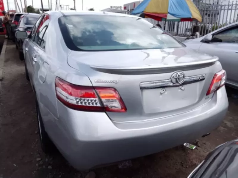 TOYOTA Camry   - 2010
