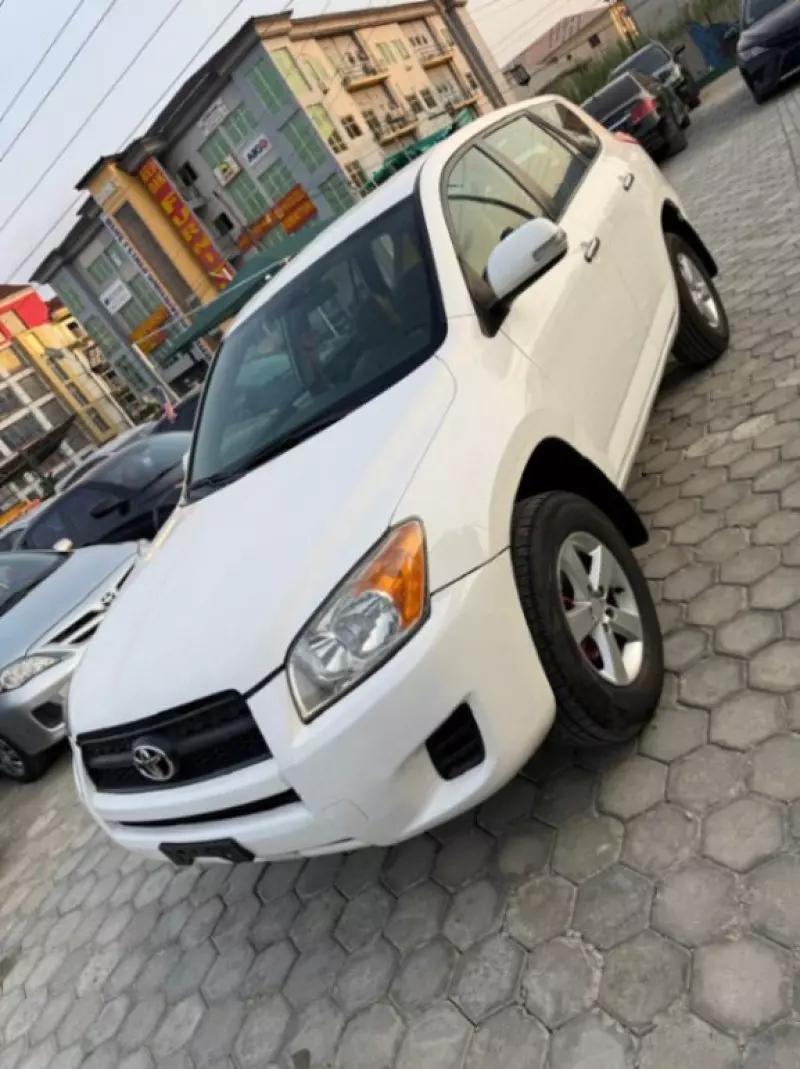 Toyota RAV 4   - 2010
