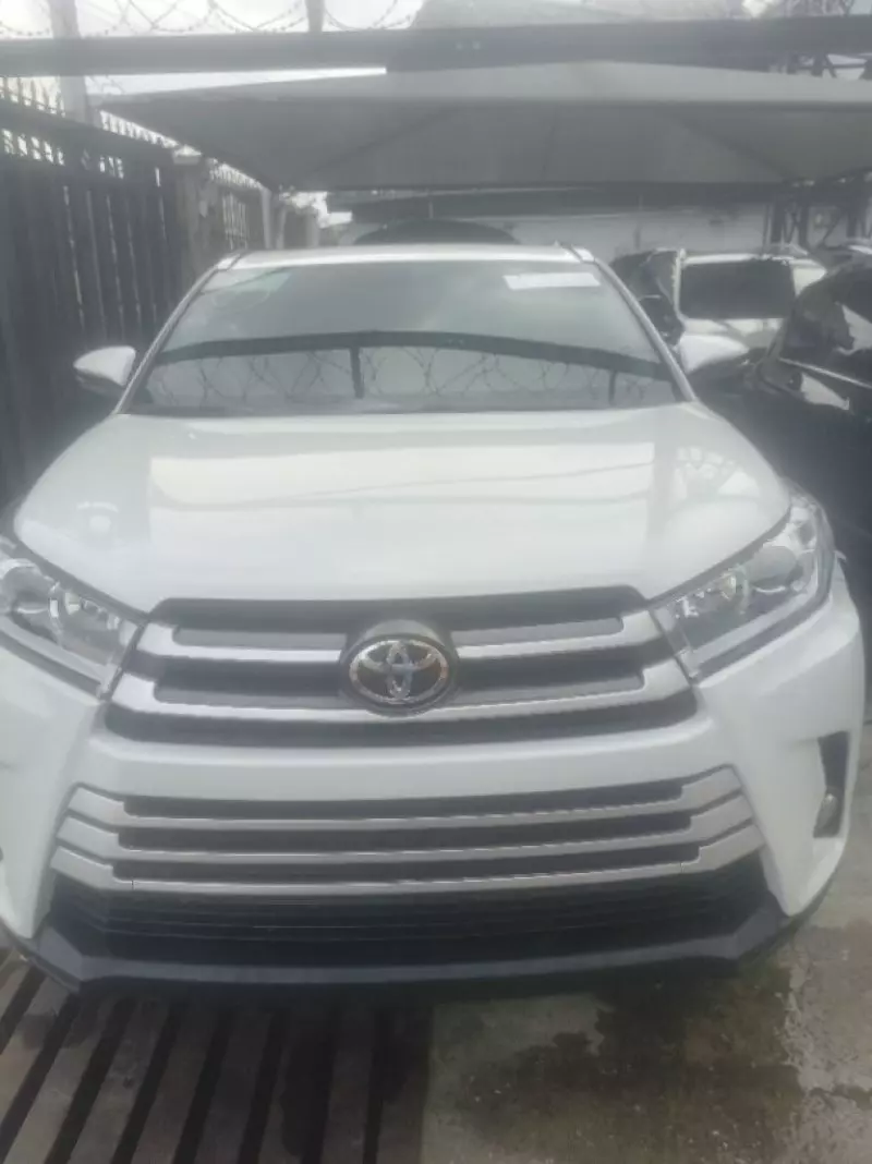 Toyota Highlander   - 2016
