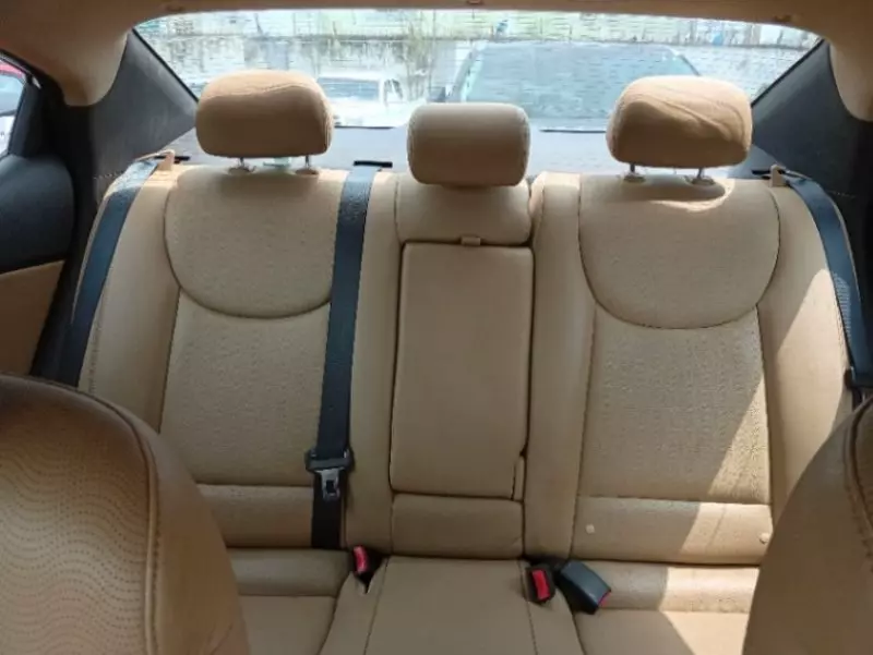 Hyundai Elantra   - 2012