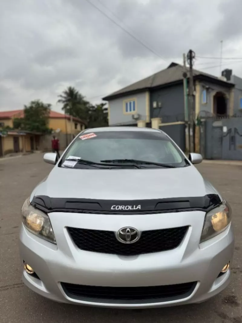 Toyota Corolla   - 2010