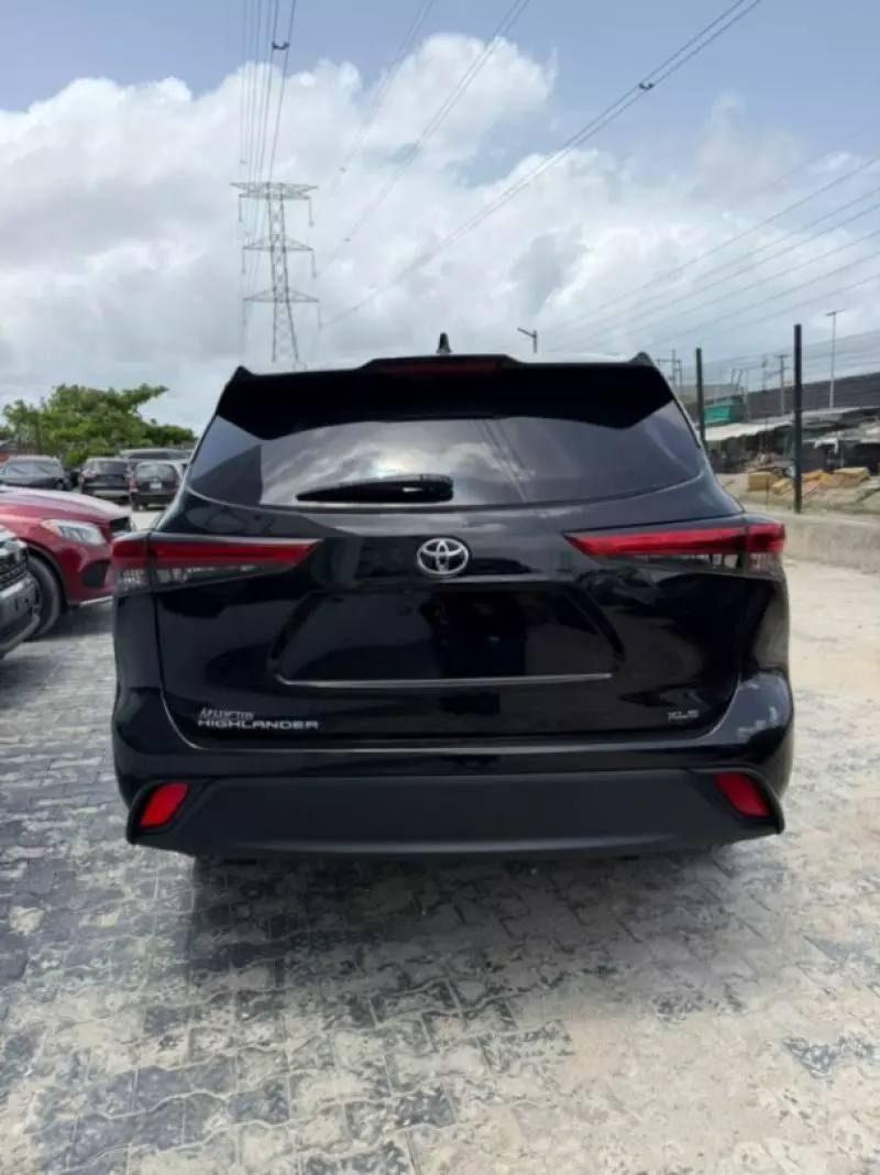 Toyota Highlander   - 2020