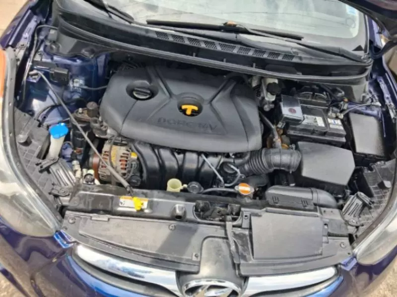 Hyundai Elantra   - 2011