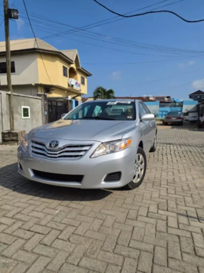 TOYOTA Camry   - 2010