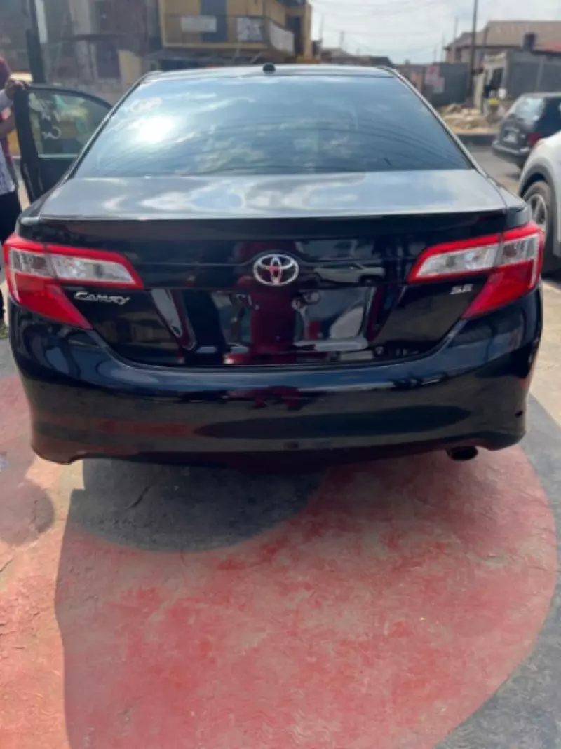 Toyota Camry   - 2014