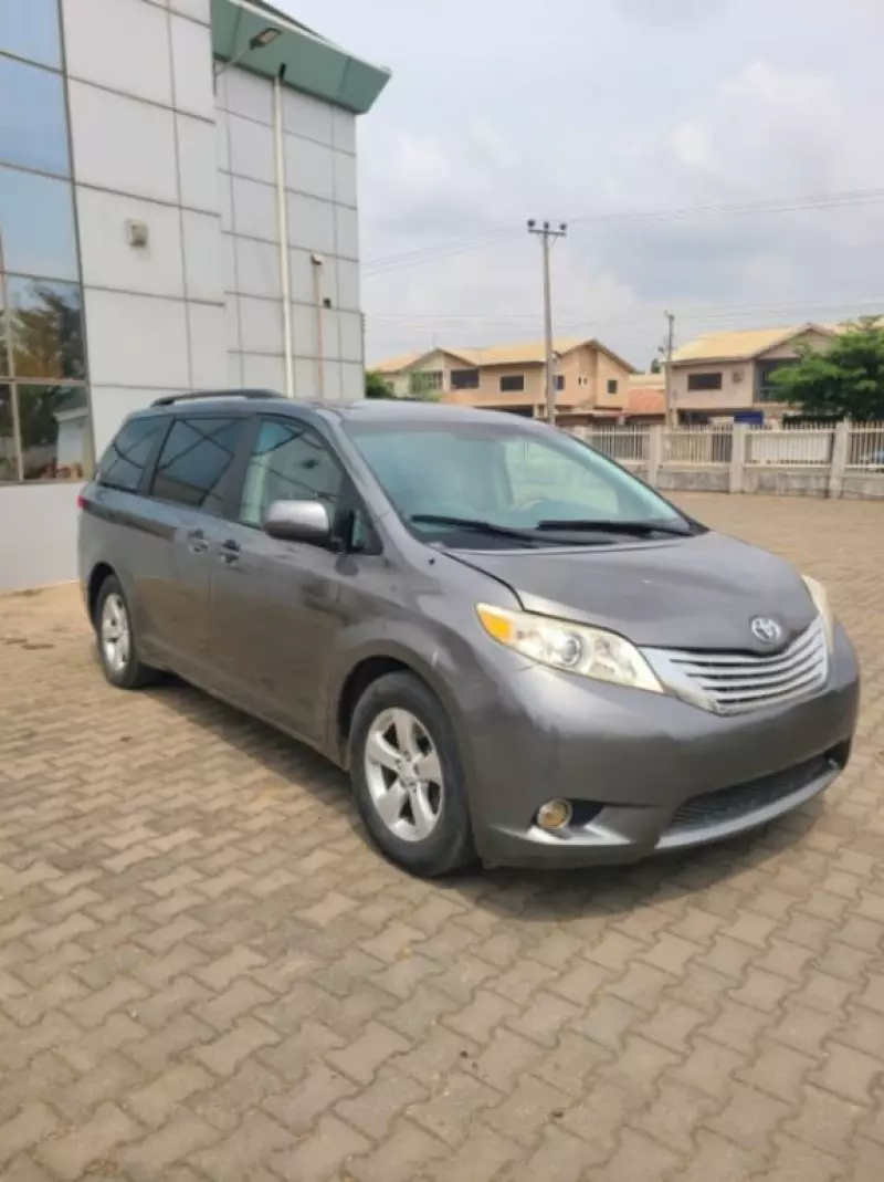Toyota Sienna   - 2013
