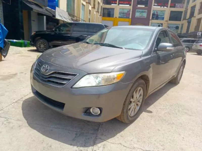 Toyota Camry   - 2011