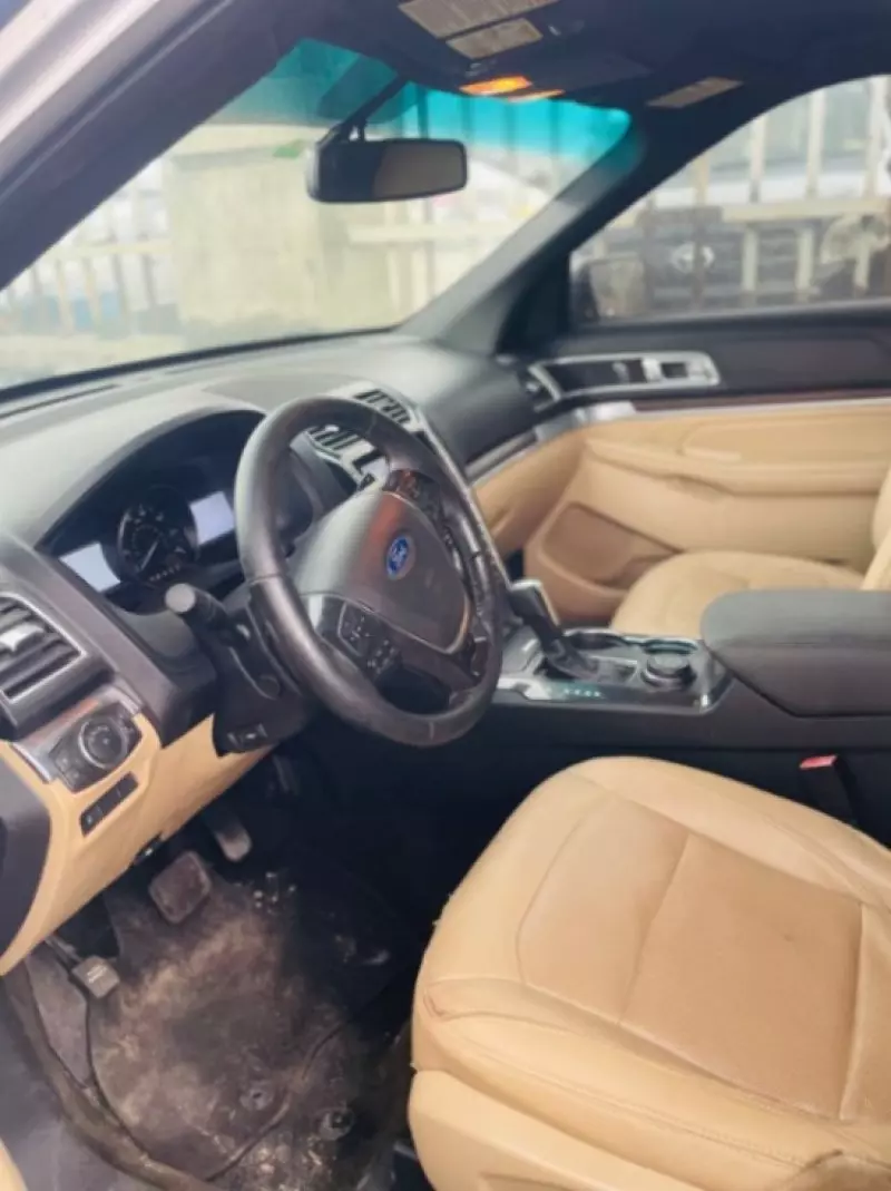 Ford Explorer   - 2016