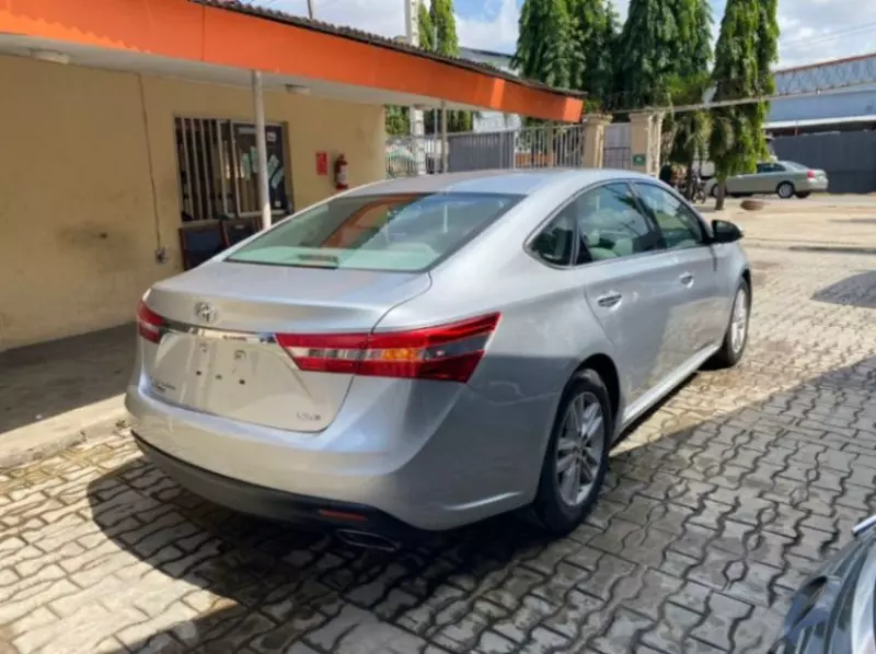 Toyota Avalon   - 2013