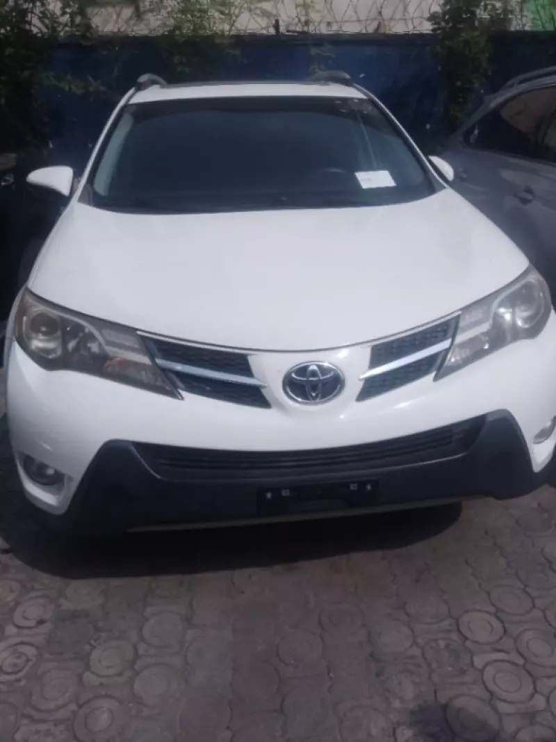 Toyota RAV 4   - 2015
