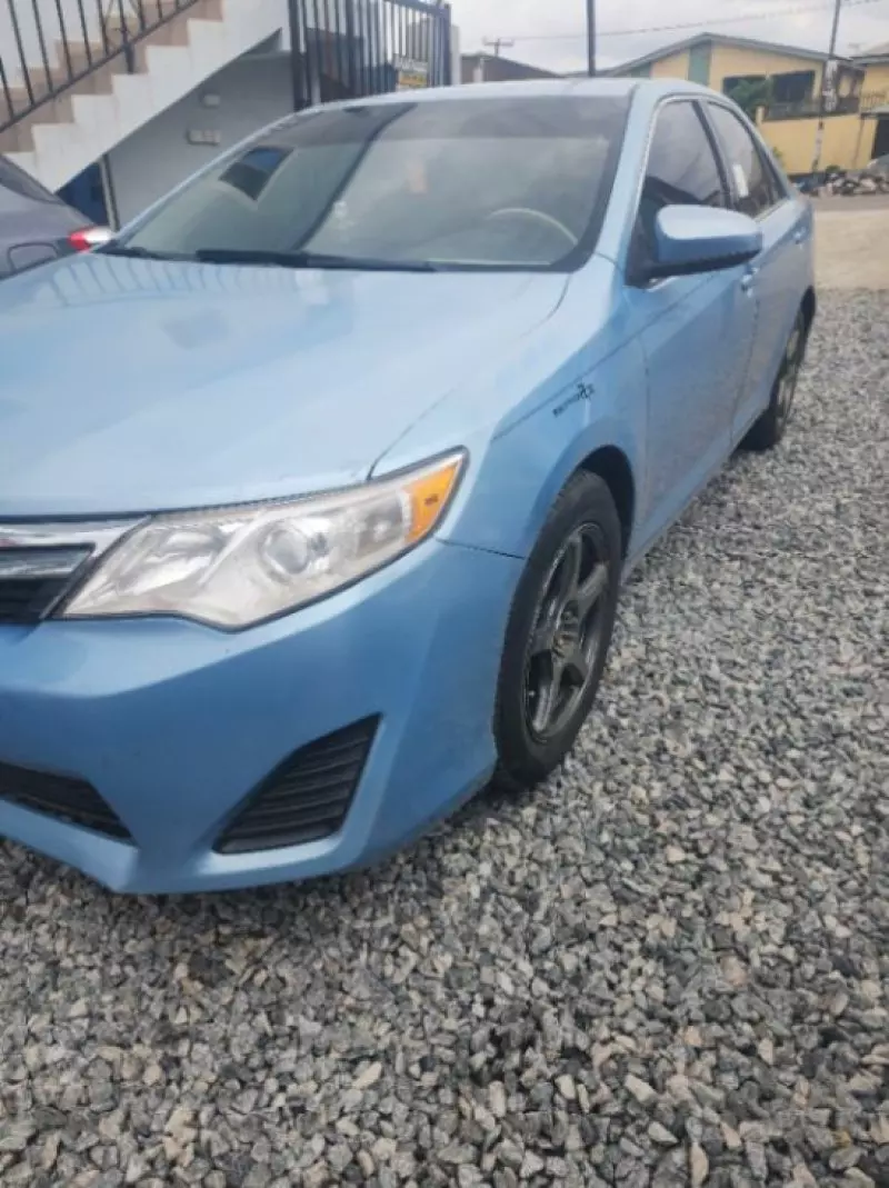 Toyota Camry   - 2012