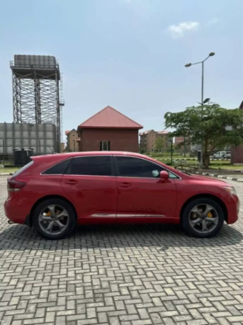 Toyota Venza   - 2013