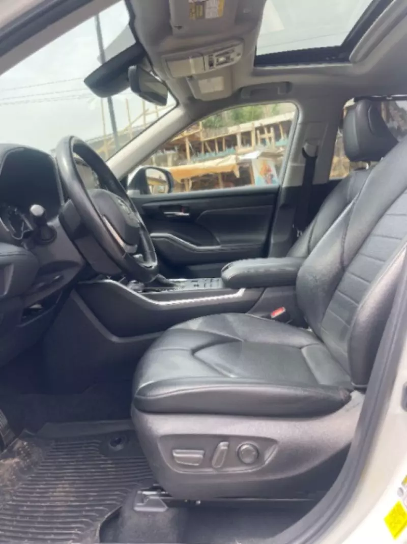 Toyota Highlander   - 2022