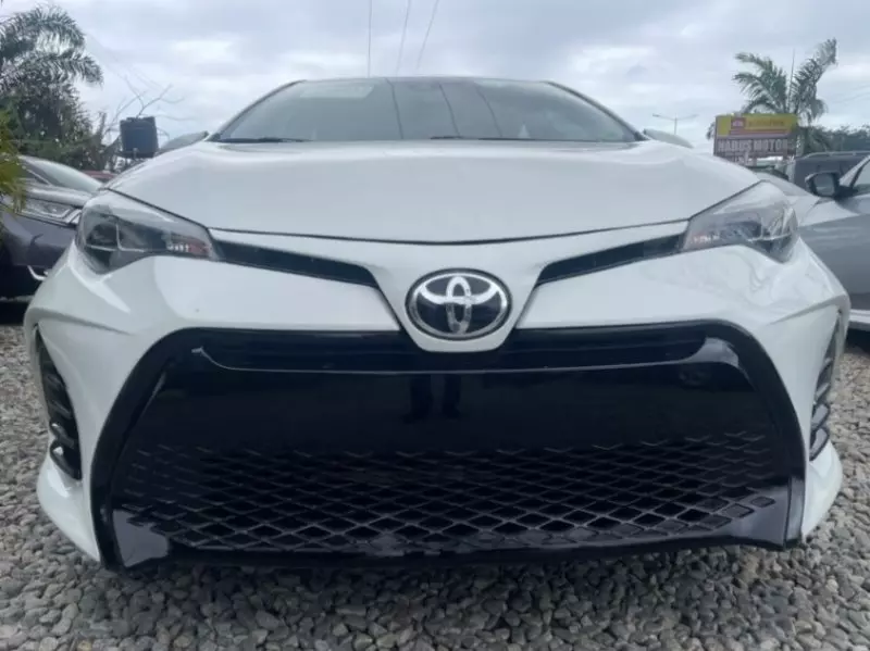 TOYOTA Corolla   - 2018