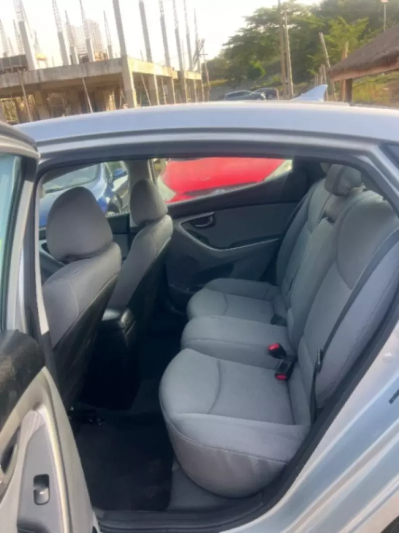 Hyundai Elantra   - 2013