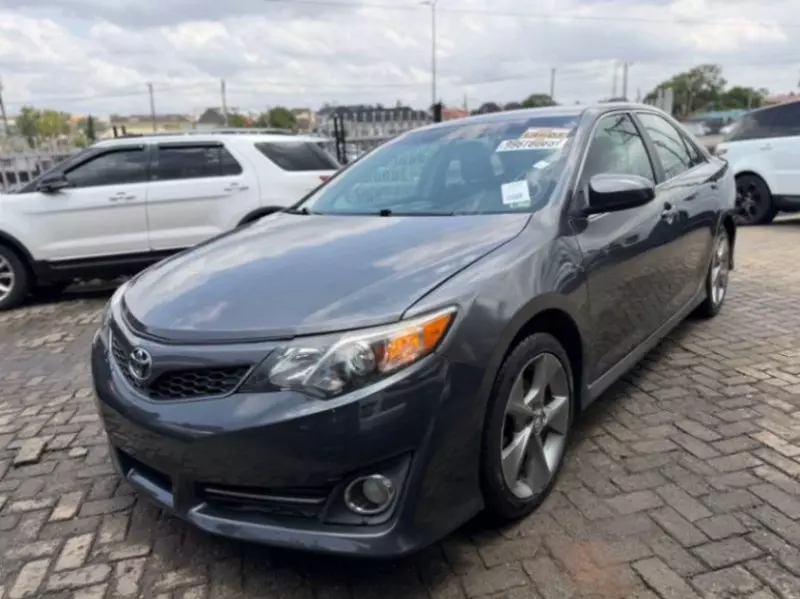 Toyota Camry - 2013