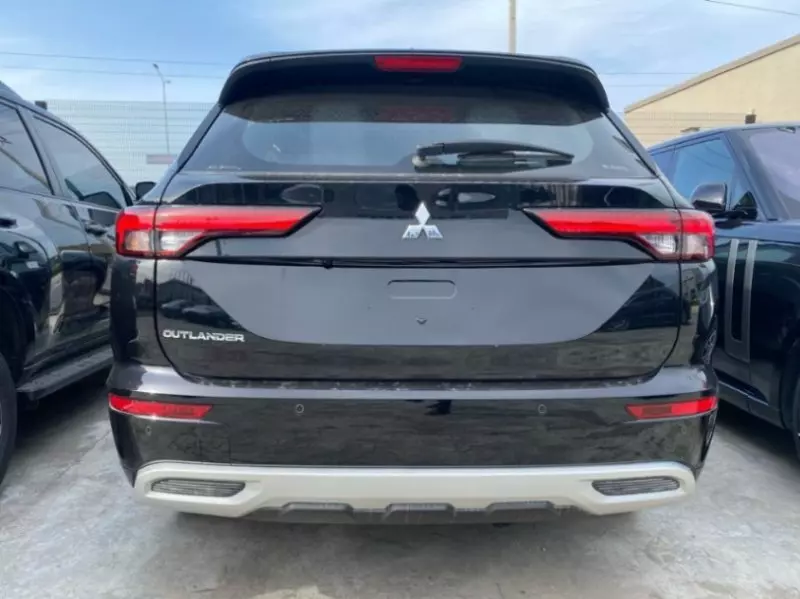 Mitsubishi OUTLANDER   - 2024