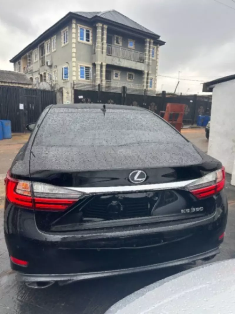 Lexus ES   - 2018