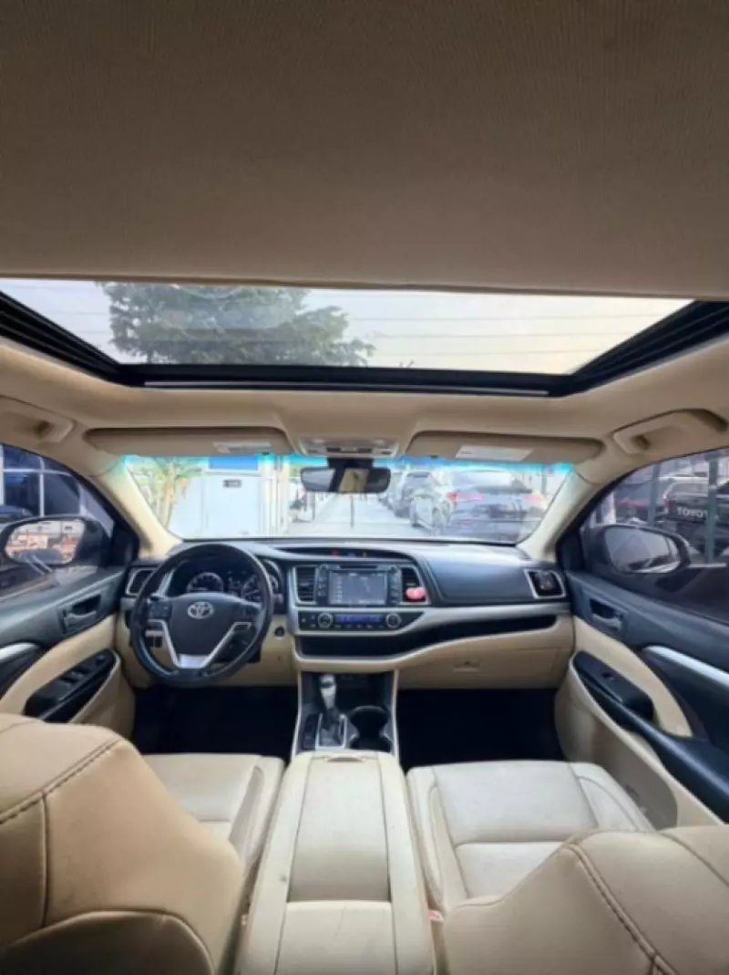 Toyota Highlander   - 2017