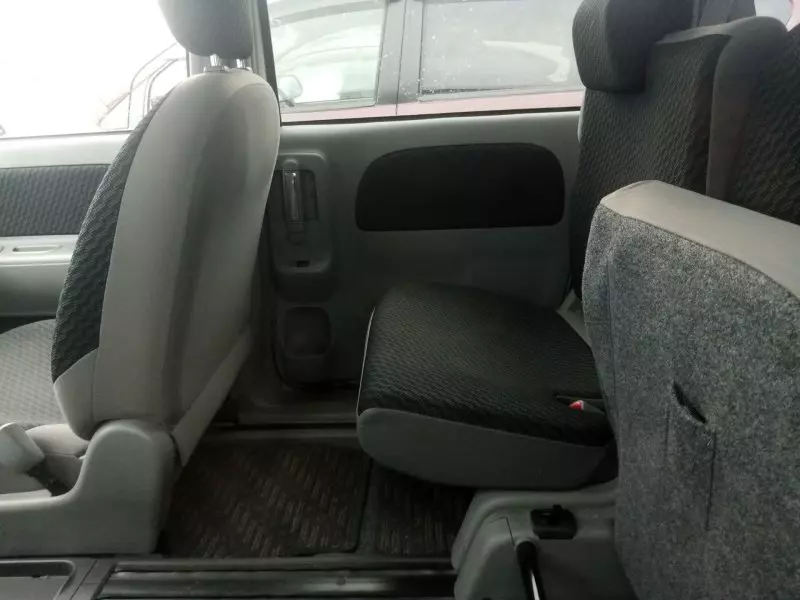 Toyota Sienta   - 2010