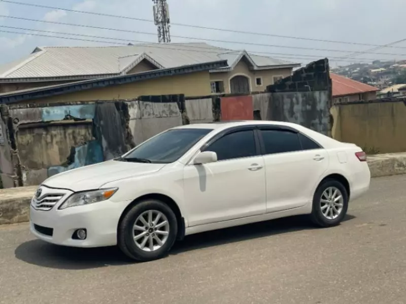 Toyota Camry   - 2011