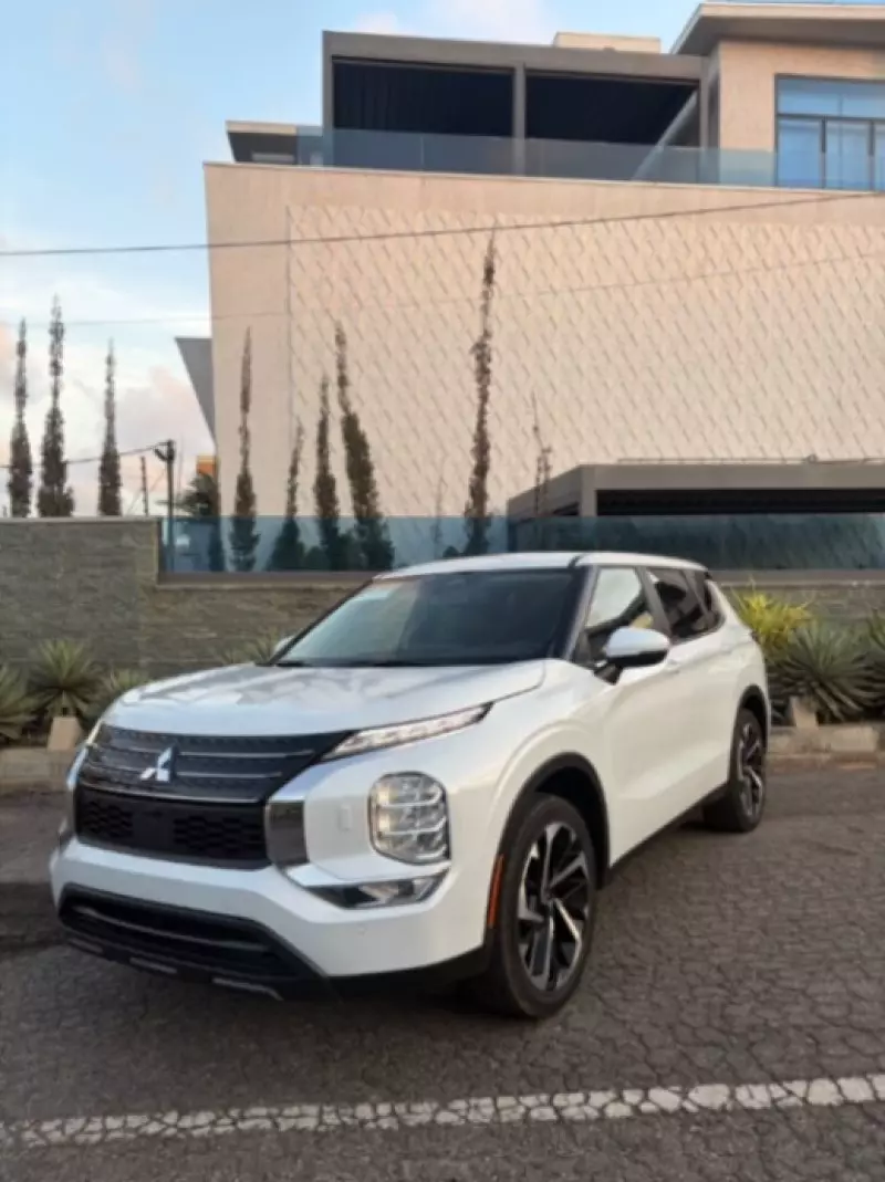Mitsubishi OUTLANDER   - 2023