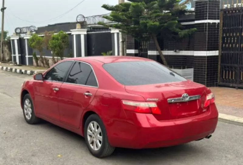 Toyota Camry   - 2009