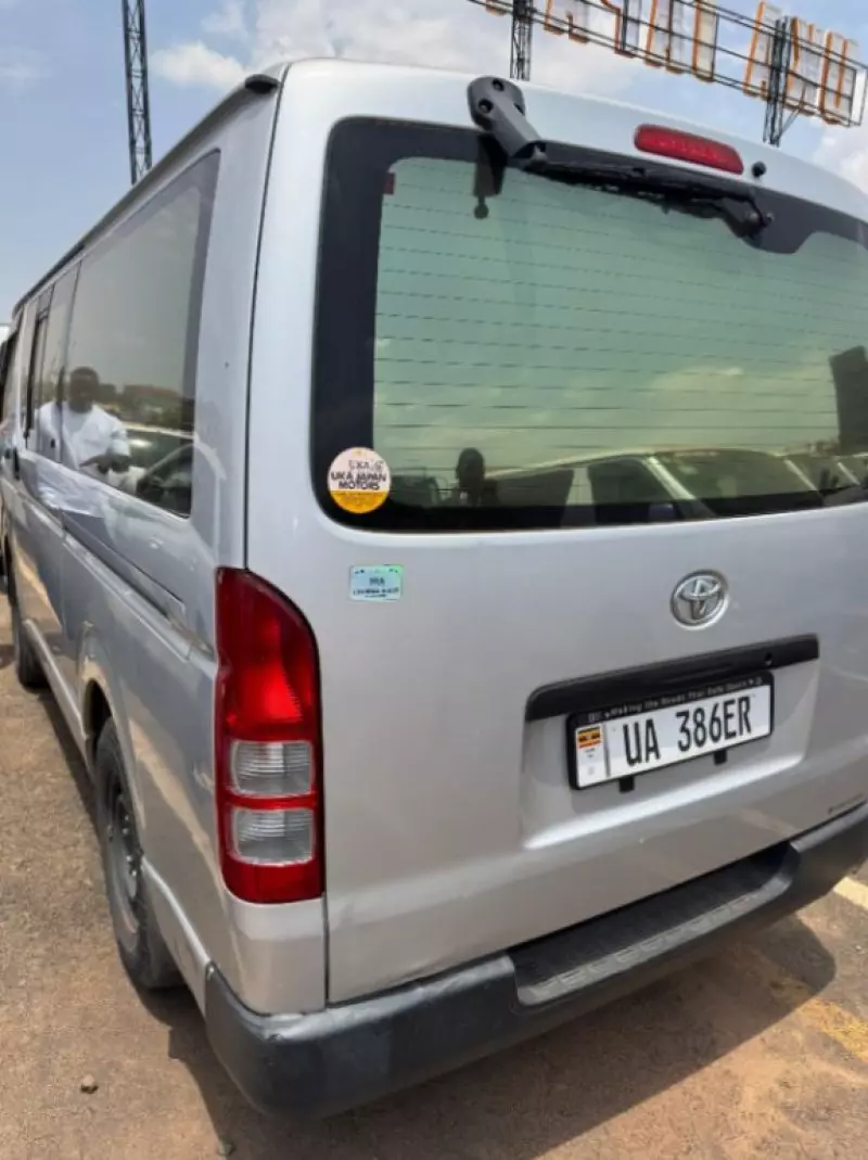 TOYOTA Hiace - 2012