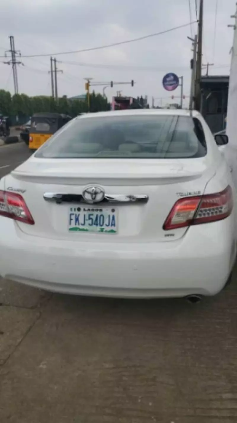 Toyota Camry   - 2011