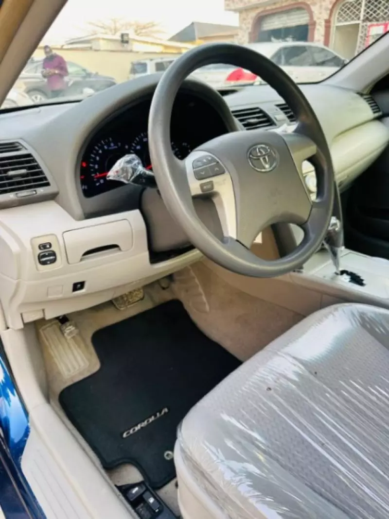 Toyota Camry   - 2010