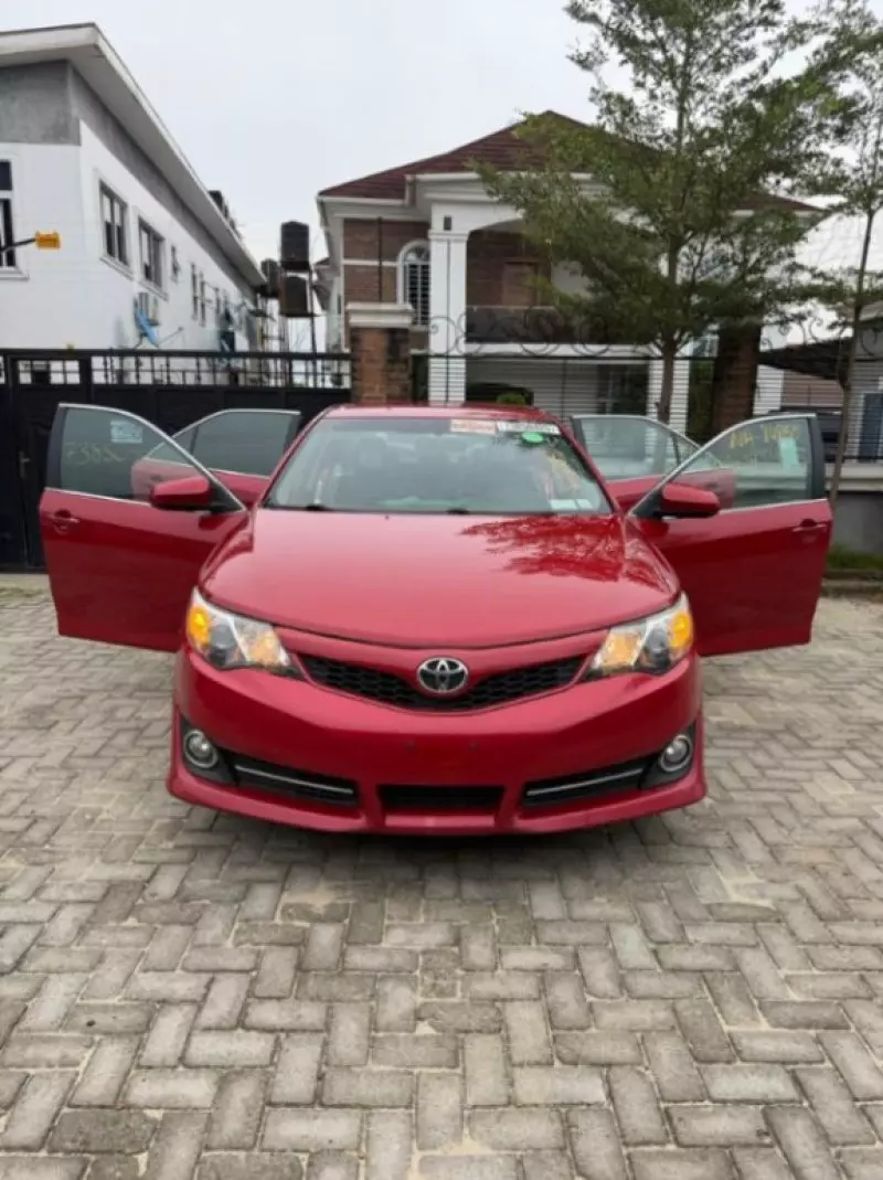 Toyota Camry   - 2012
