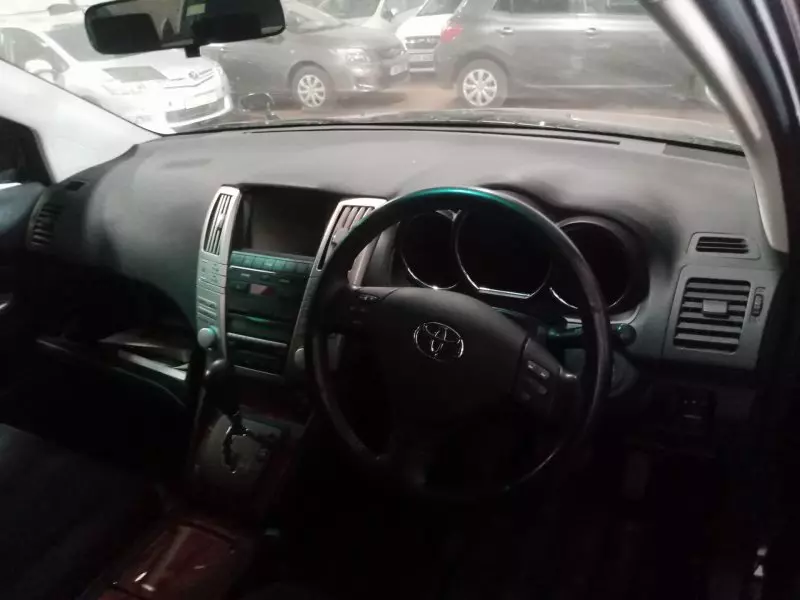 Toyota Harrier   - 2010