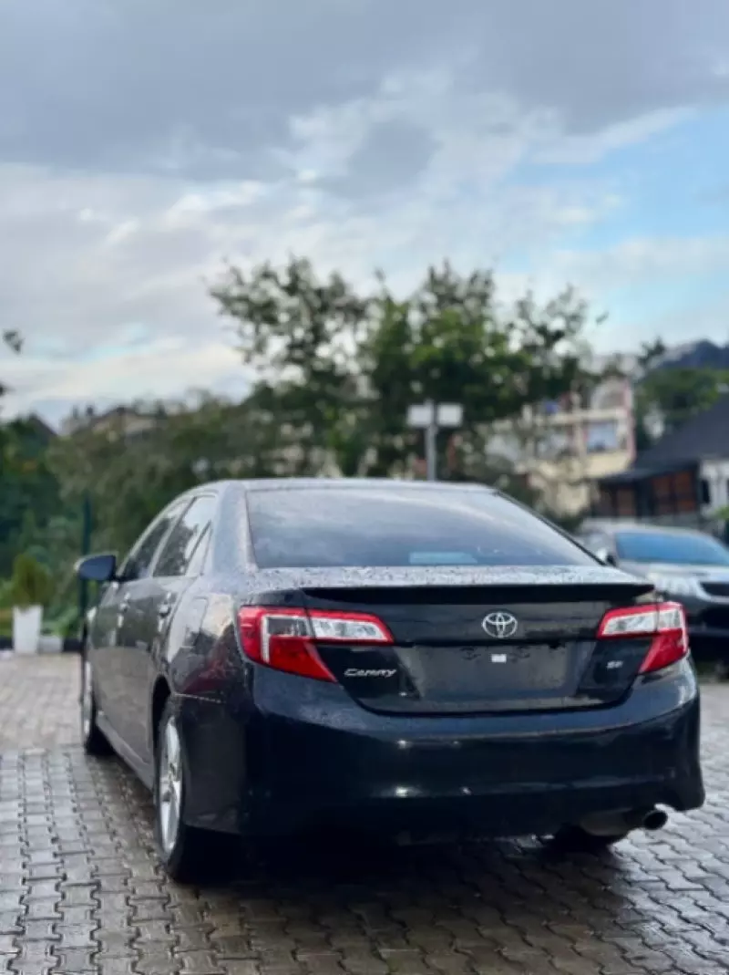 Toyota Camry   - 2014