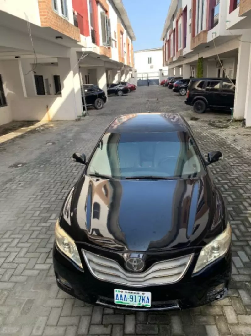 Toyota Camry   - 2011
