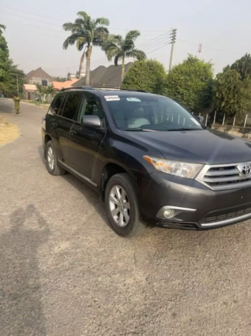 Toyota Highlander   - 2013