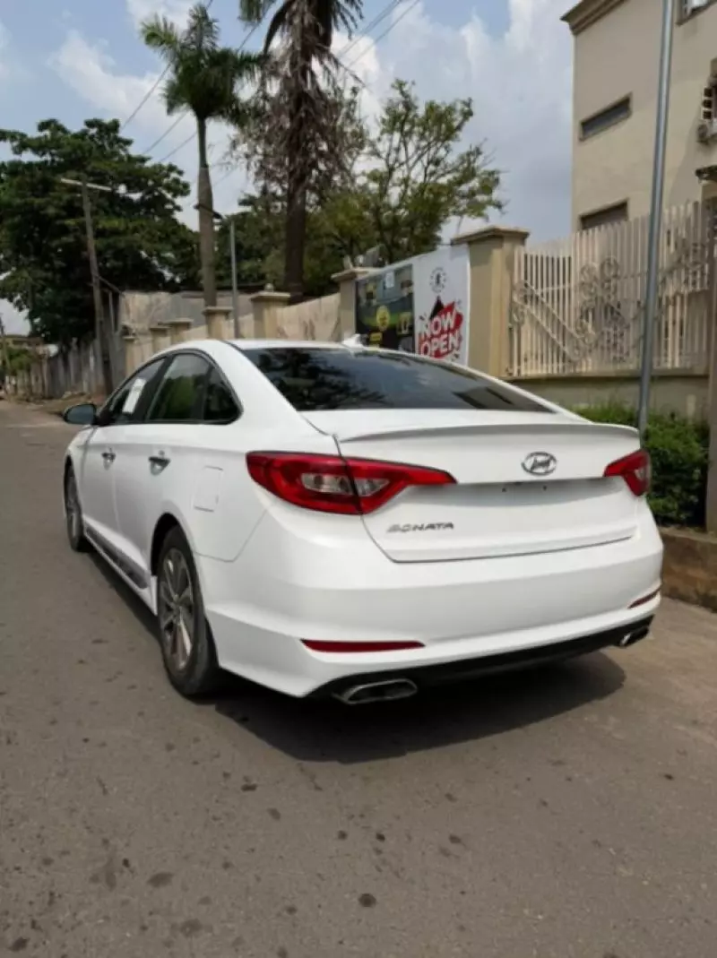 Hyundai Sonata   - 2015