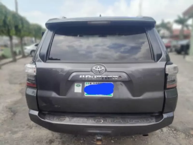 Toyota 4Runner   - 2014