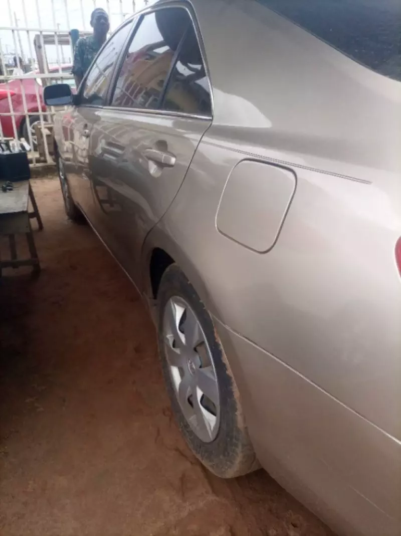 Toyota Camry   - 2009