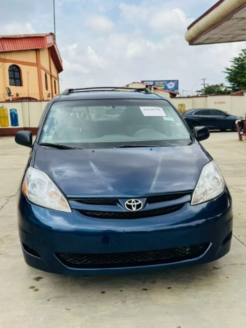 Toyota Sienna   - 2007