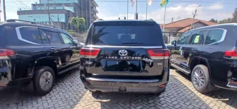TOYOTA Landcruiser 300 VX   - 2026