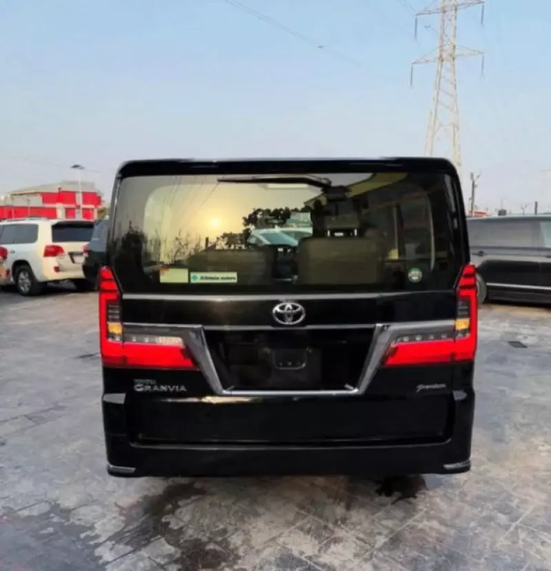 Toyota Granvia   - 2024