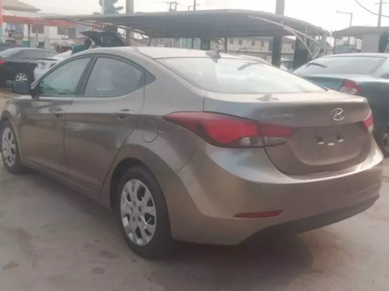 Hyundai Elantra - 2016