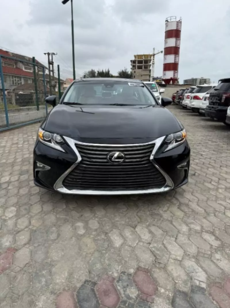 Lexus ES   - 2016