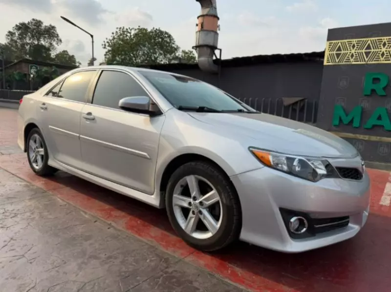 Toyota Camry   - 2013