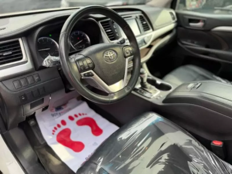 Toyota Highlander   - 2017