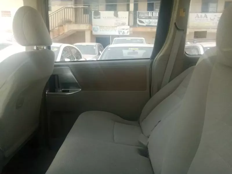 Toyota Noah   - 2012