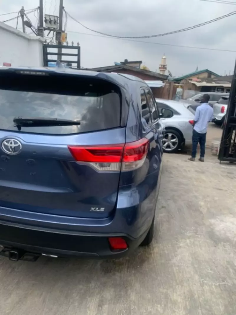 TOYOTA Highlander   - 2016